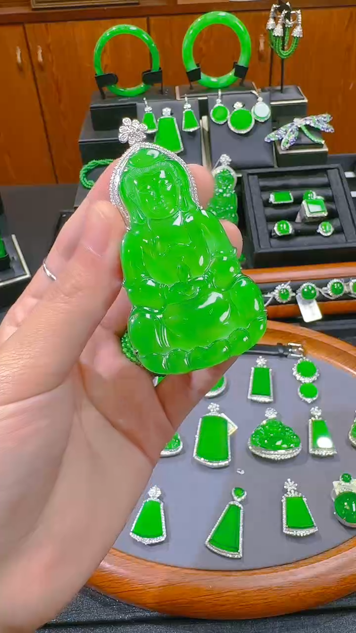 【闪购商品】翡翠吊坠(赠链)18K金镶嵌天然A货翡翠