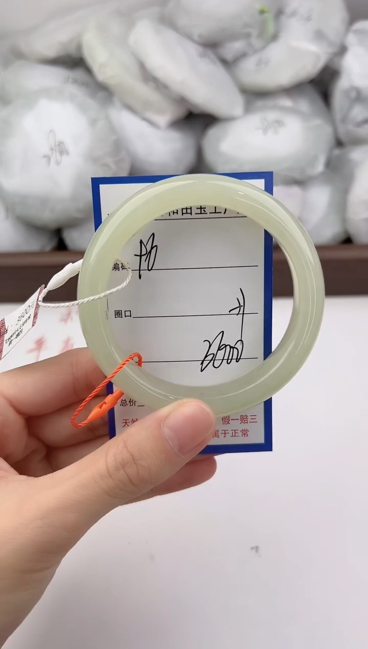 未镶嵌手镯和田玉96颜色微差无瑕疵