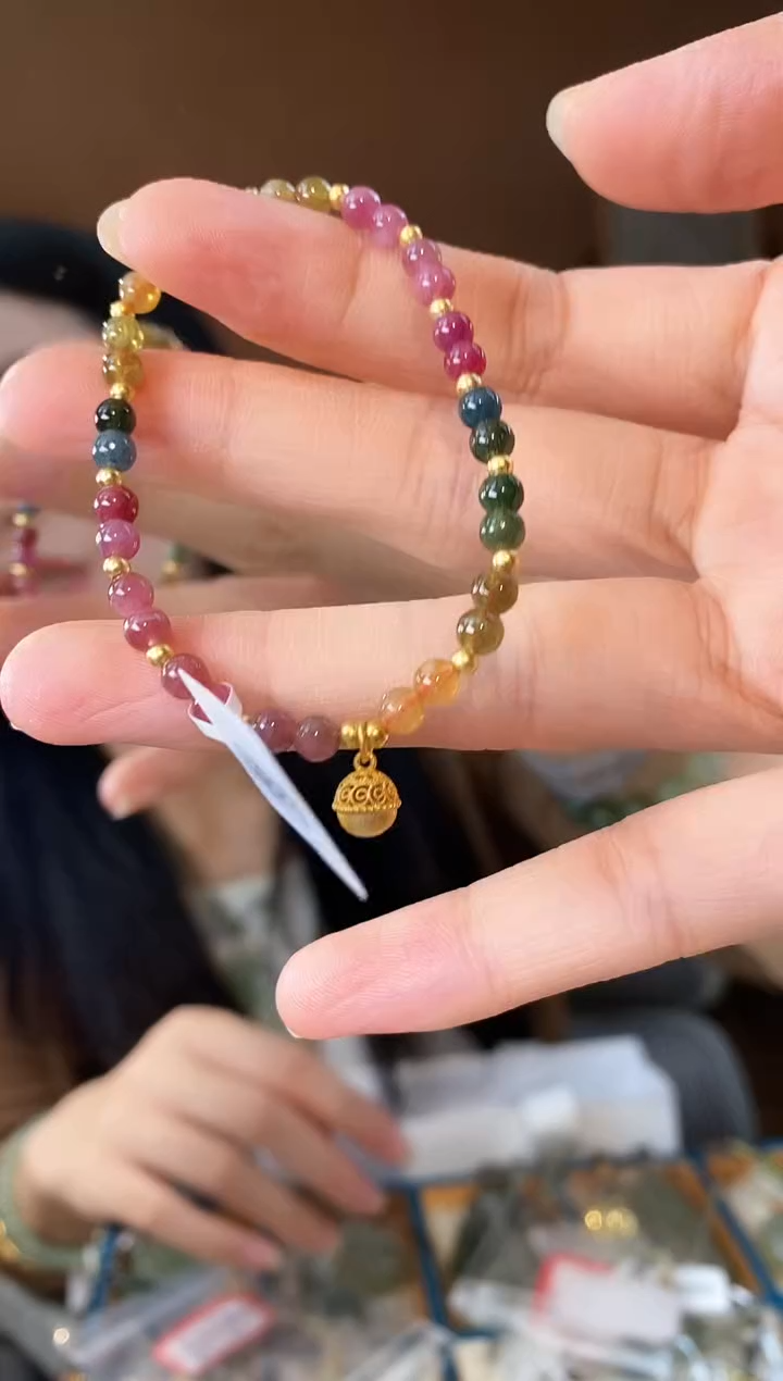 颈饰未镶嵌和田玉碧，玺手链