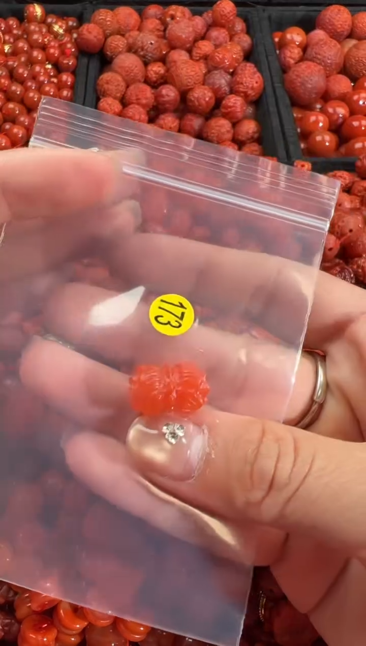 南红玛瑙未镶嵌颈饰2