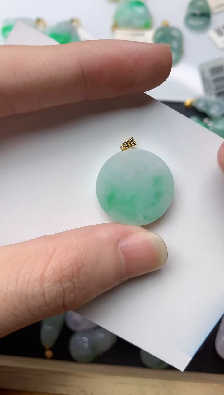 【闪购商品】翡翠颈饰18K金镶嵌33.........