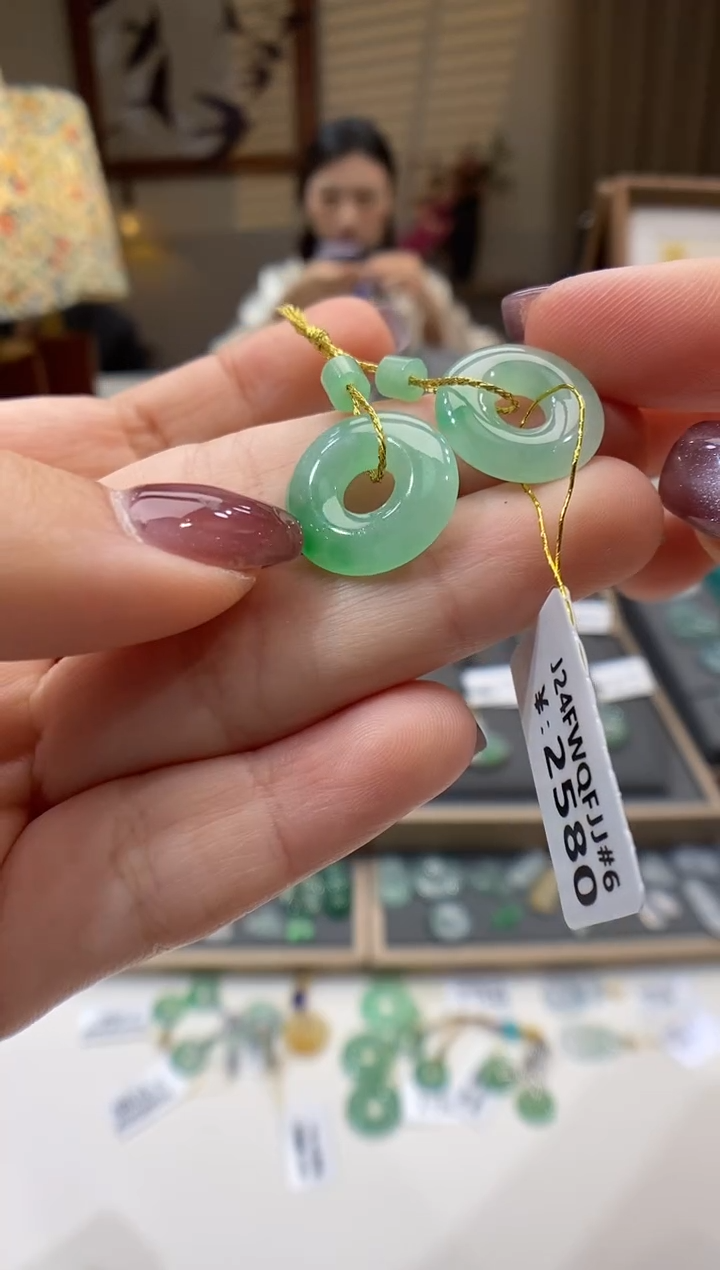 【闪购商品】翡翠颈饰未镶嵌甜甜圈