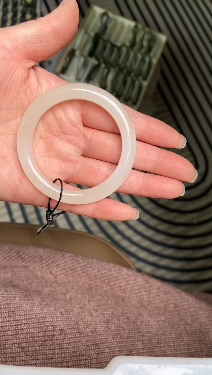 【闪购商品】和田玉手镯未镶嵌圈口53.5  E-19