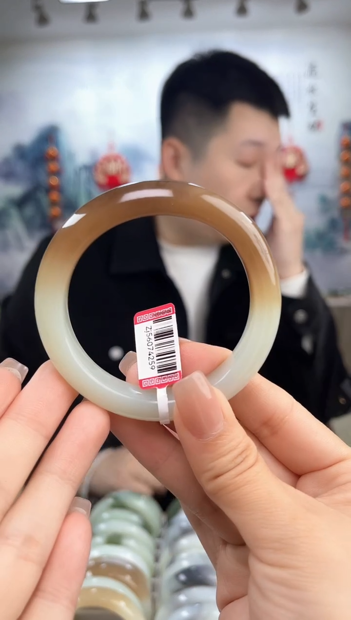 【闪购商品】和田玉手镯未镶嵌55圈口仅一只