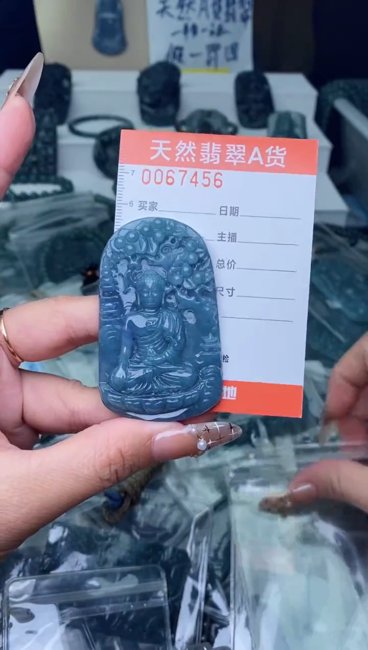 翡翠未镶嵌颈饰··············