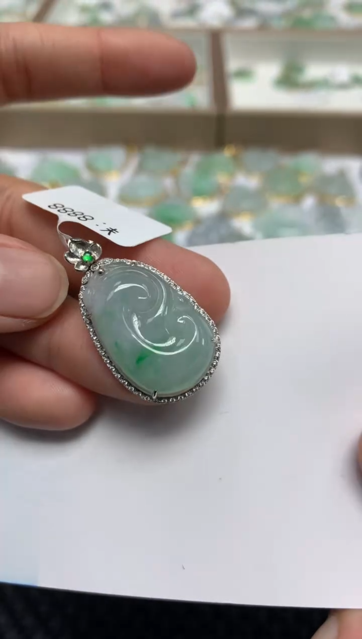 【闪购商品】翡翠颈饰18K金镶嵌天然翡翠A货