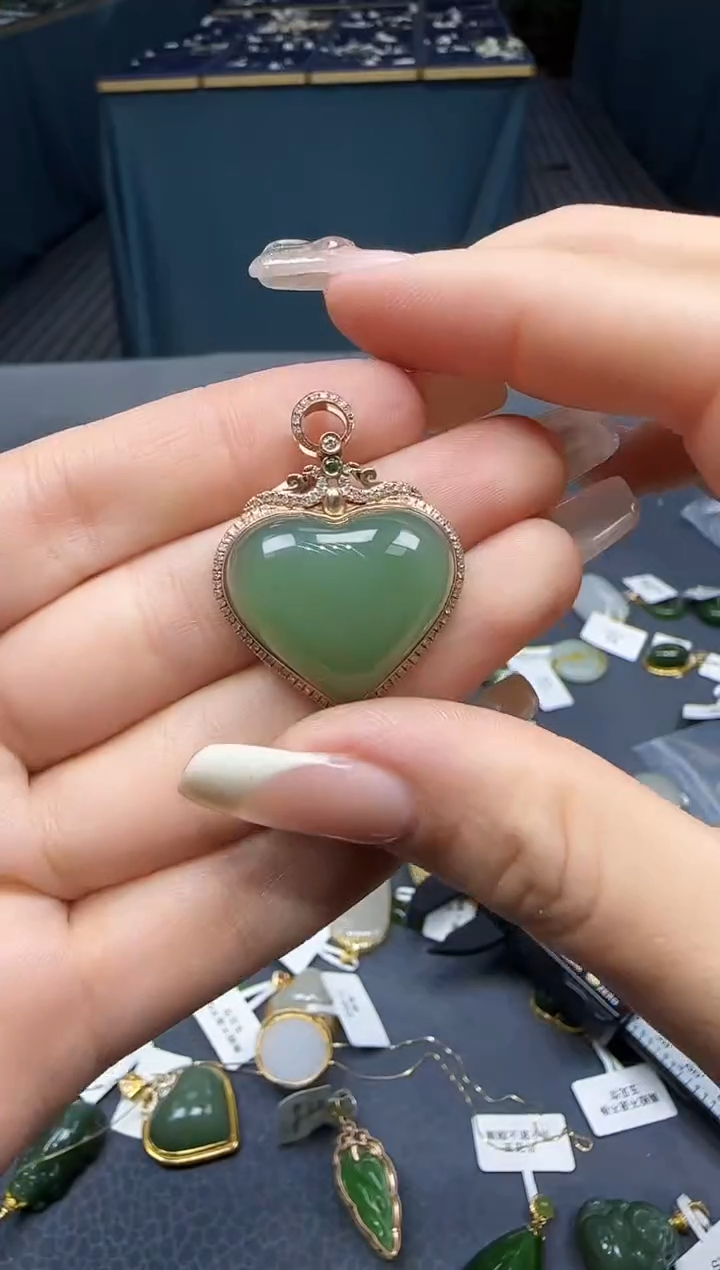 【闪购商品】和田玉挂件18K金镶嵌1