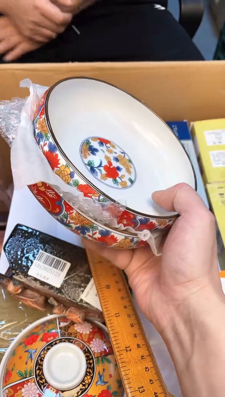 钵彬**礼如图所示 老崔精选