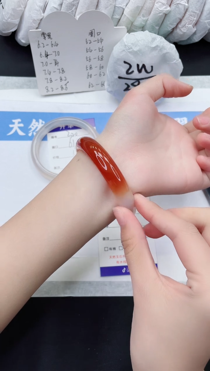 【闪购商品】石英质玉手镯未镶嵌321-56+