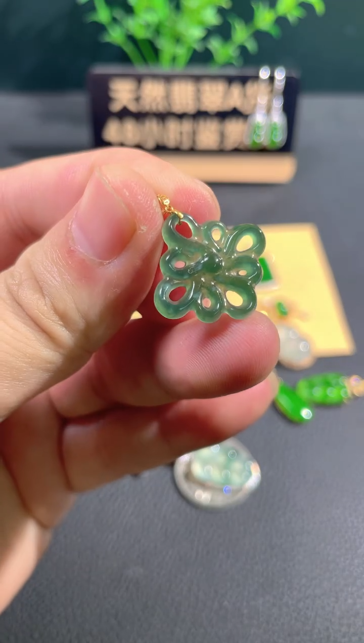 【闪购商品】翡翠颈饰18K金镶嵌翡翠