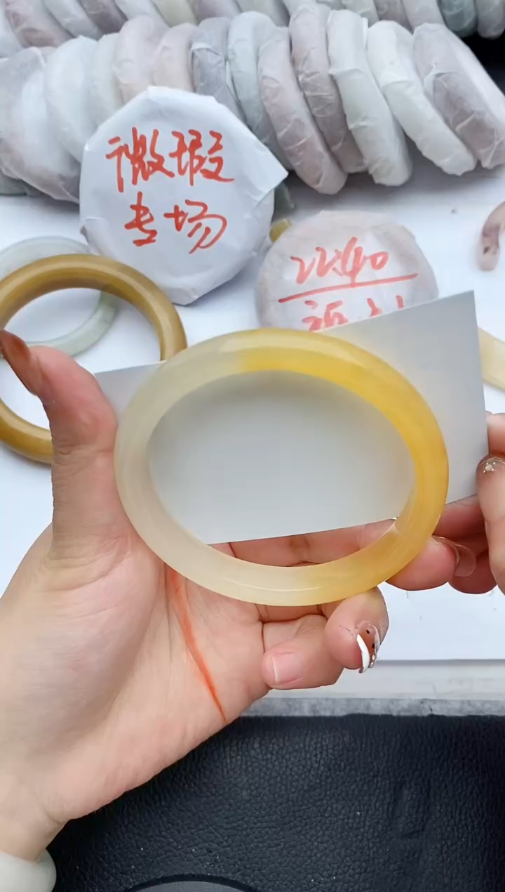 【闪购商品】石英质玉手镯未镶嵌A170+62/63