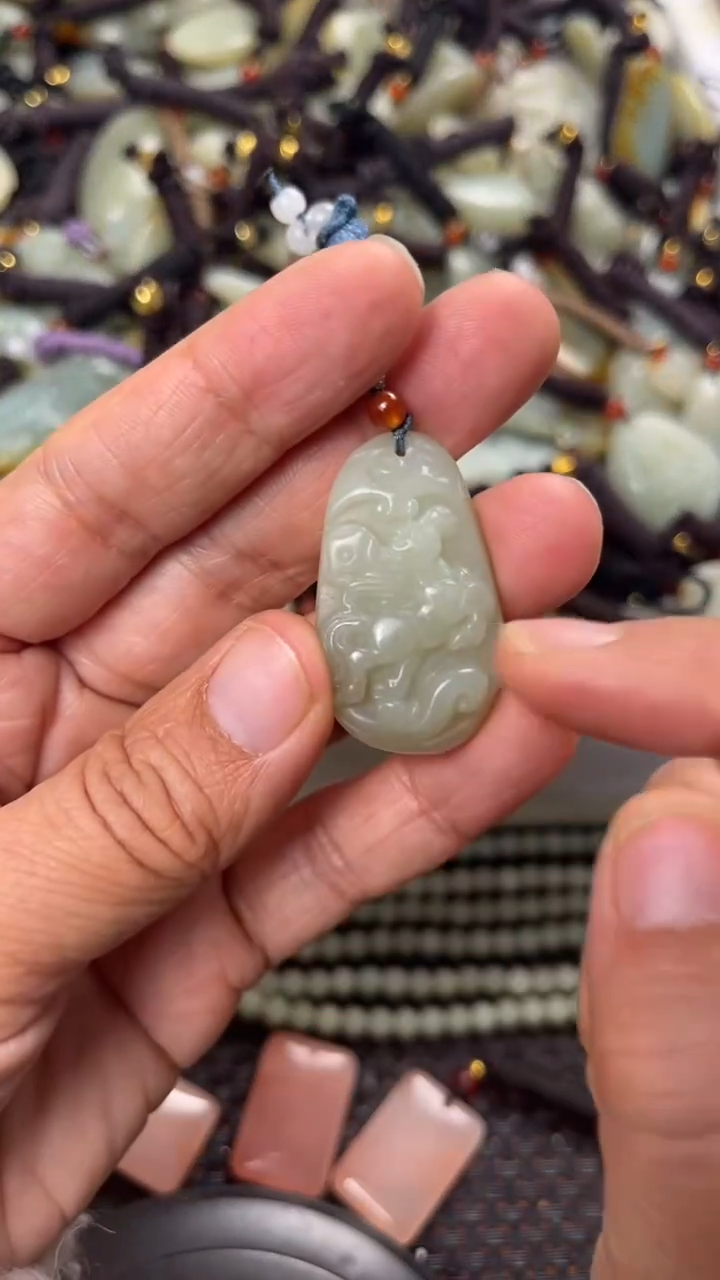 【闪购商品】和田玉颈饰未镶嵌多样性发货没有证书拍一发一有瑕