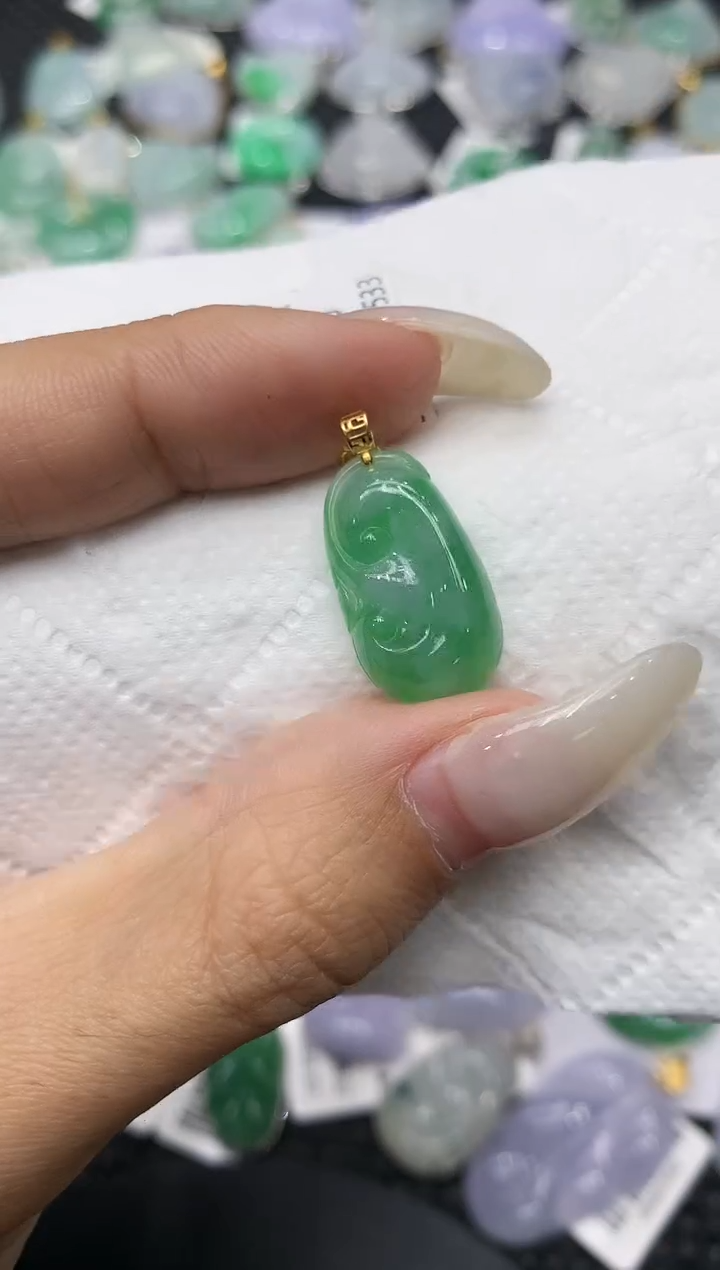 颈饰18K金镶嵌翡翠11111111111