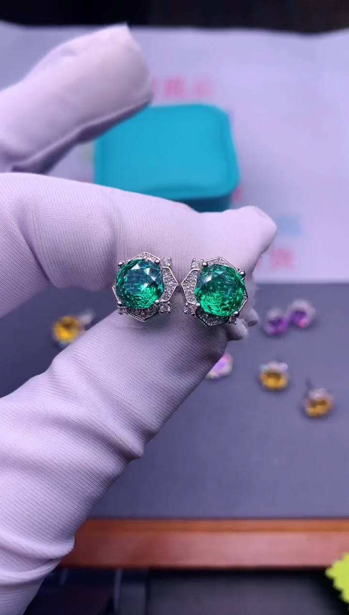 【闪购商品】祖母绿耳饰银S925镶嵌............