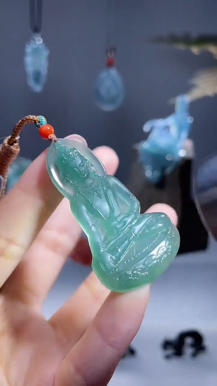 颈饰未镶嵌翡翠观音