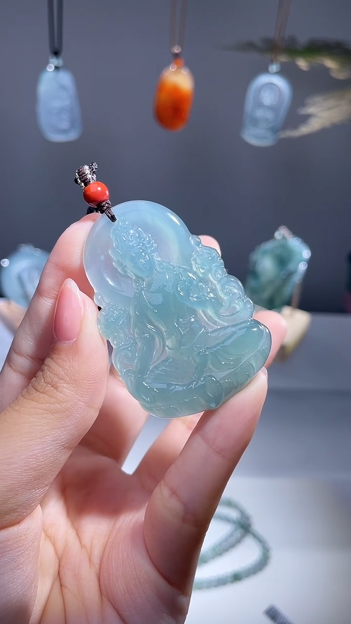 颈饰未镶嵌翡翠度母