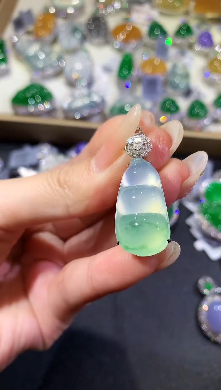 【闪购商品】翡翠吊坠(不含链)18K金镶嵌101-豆子（不含链