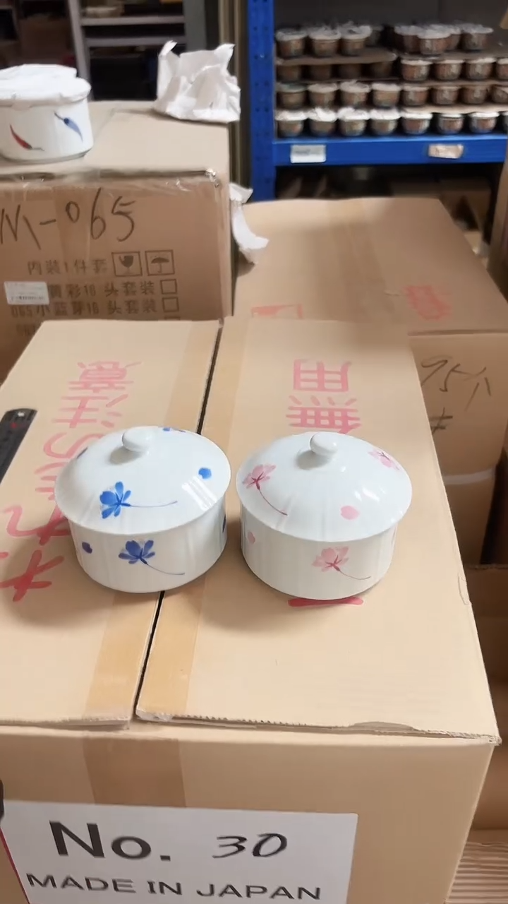 陶瓷有田烧蛋盅两个 红花＋蓝花