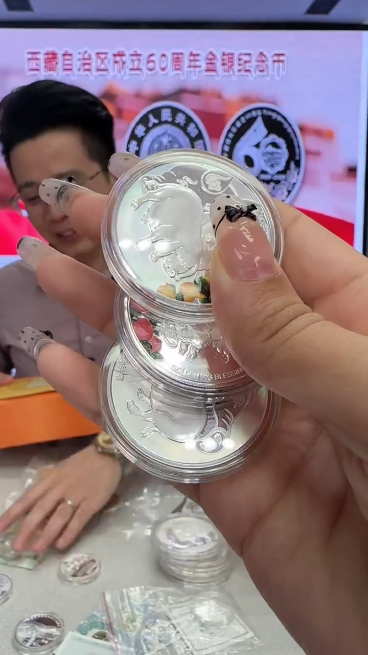 纯银猪年银30*3共90克带证盒品相一般