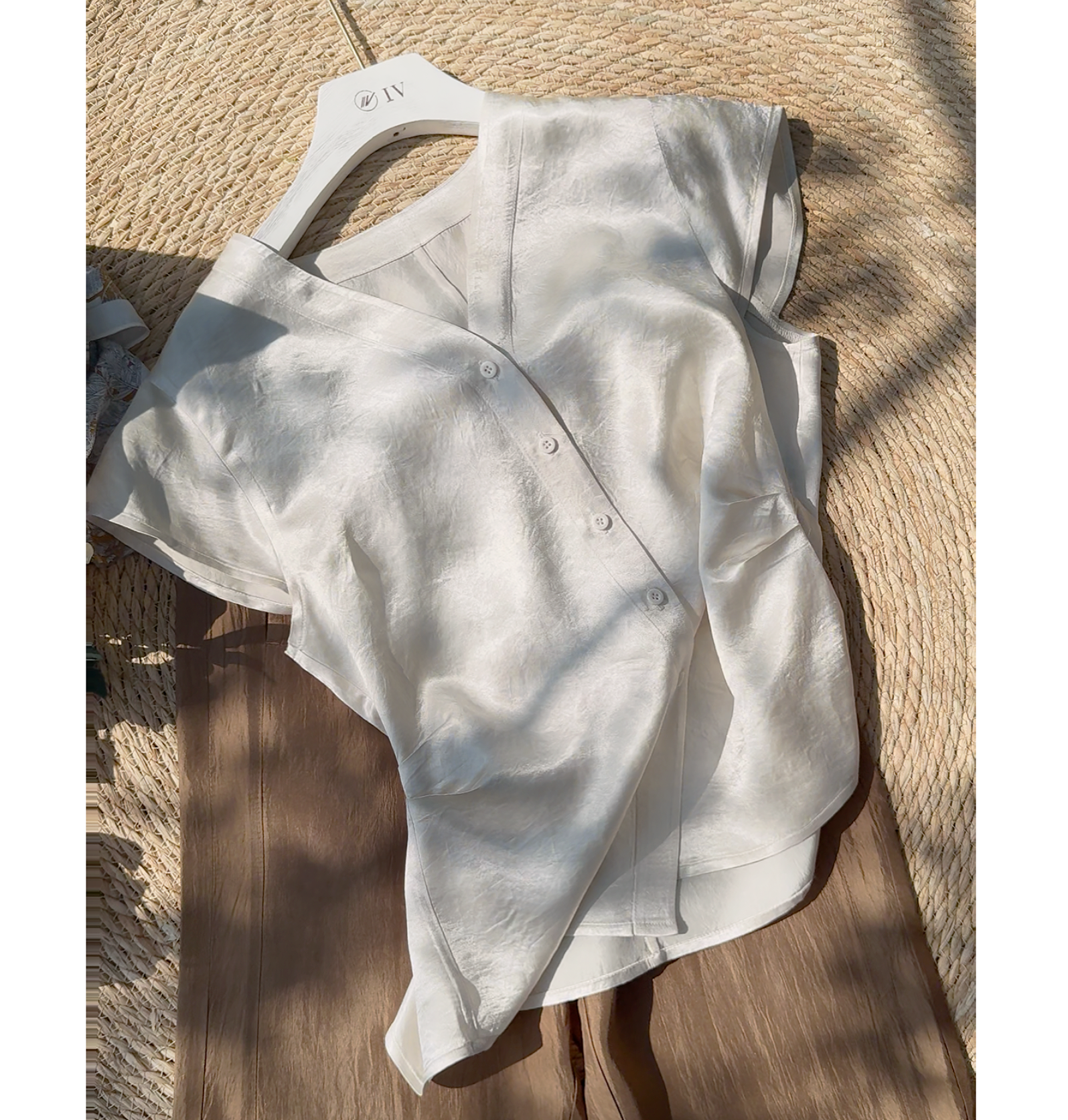 100纯醋酸夏季爆款百搭气质显瘦上衣2025年薄款女上衣