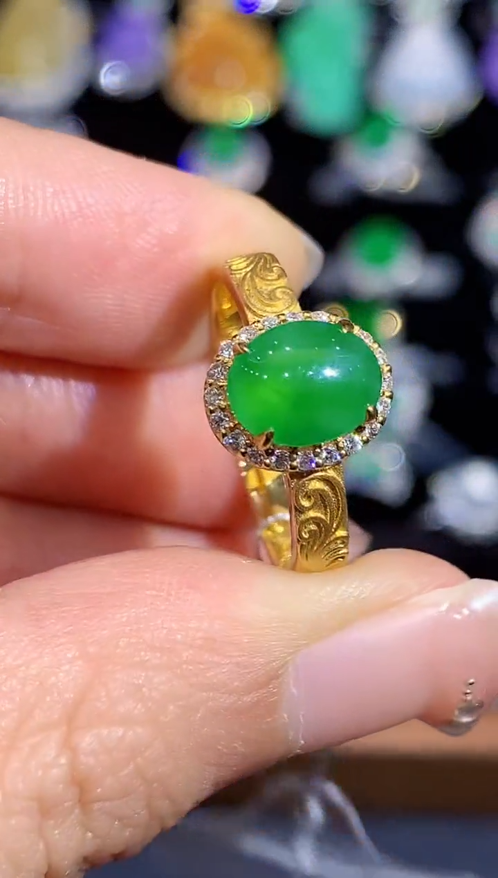 18K金镶嵌戒指翡翠AW8662多样性发其一