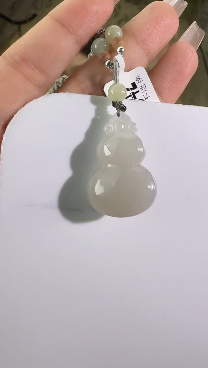 和田玉未镶嵌颈饰葫芦