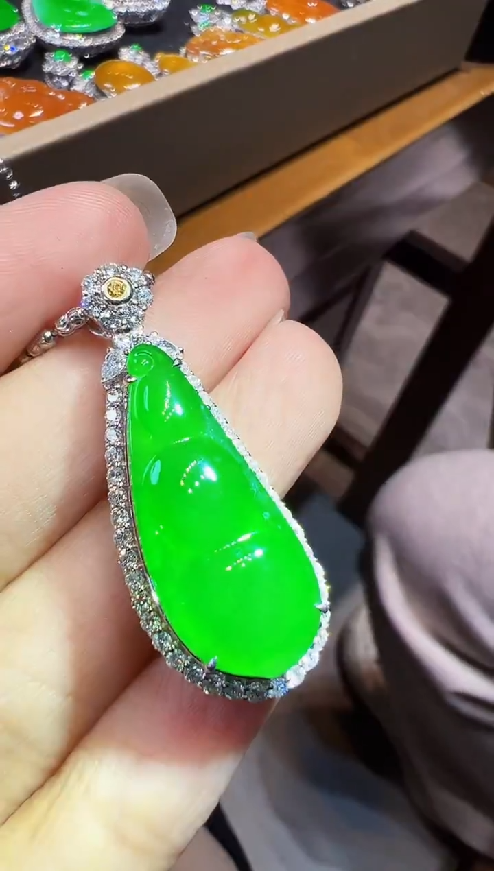 吊坠(不含链)18K金镶嵌翡翠福豆