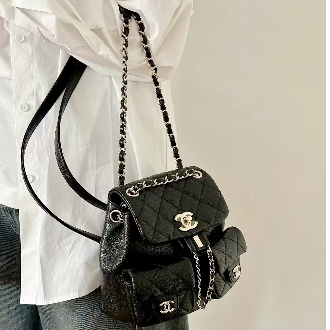 99新 Chanel/香奈儿 23P黑金荔枝皮中号青蛙包，双肩包，芯片款