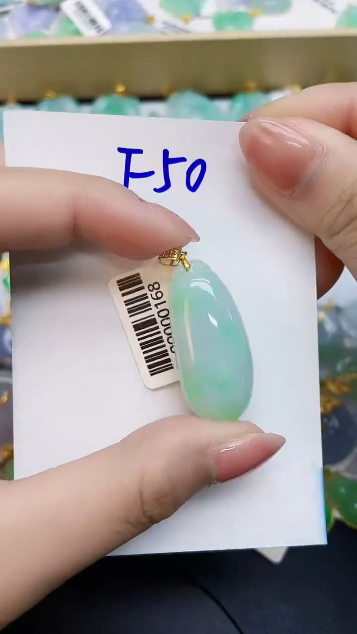 翡翠18K金镶嵌颈饰0000000000