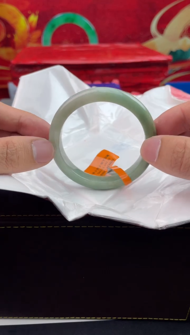 【闪购商品】翡翠手镯未镶嵌10翡翠手镯（微瑕）