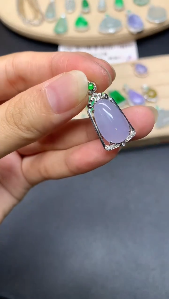 翡翠18K金镶嵌吊坠(不含链)福瓜【无服务费】