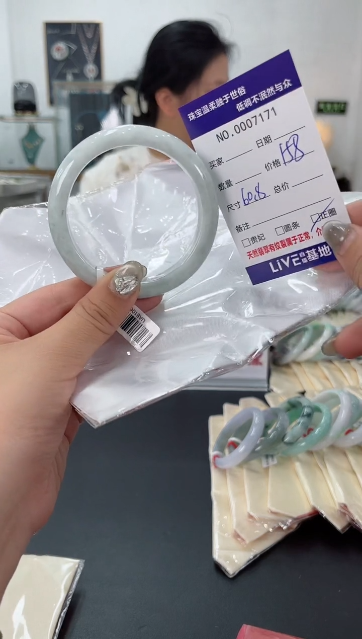 【闪购商品】翡翠手镯未镶嵌天然翡翠A货