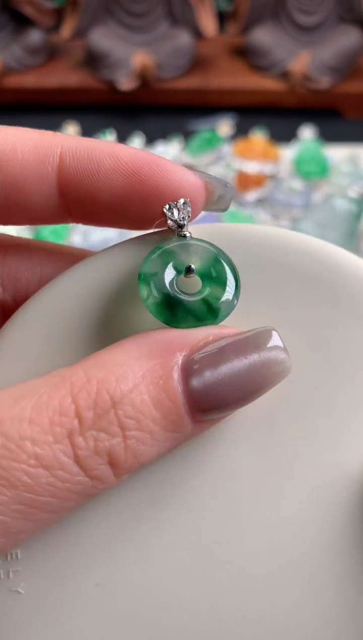 翡翠18K金镶嵌颈饰缅料