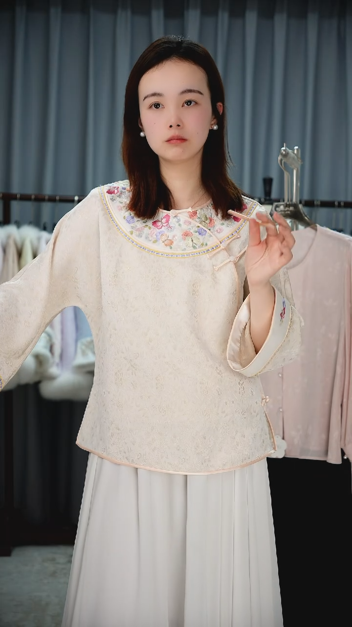 织绣小****及不退换 单层正绢 斜襟