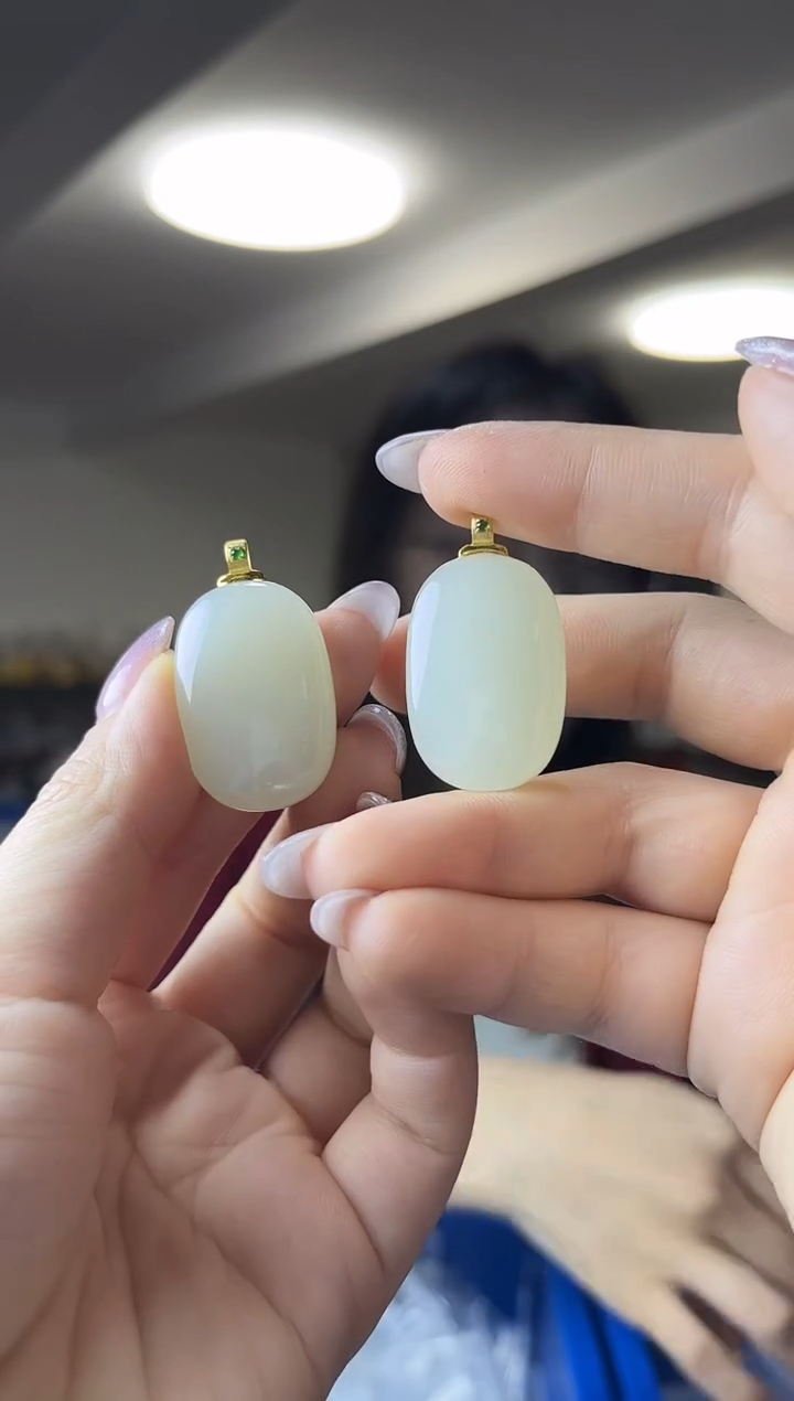 颈饰18K金镶嵌和田玉（多样性发一件）