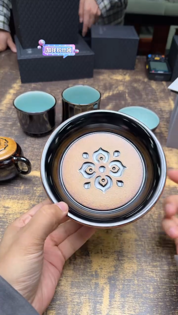 （预售）黄灿墨玉静檀禅花壶承