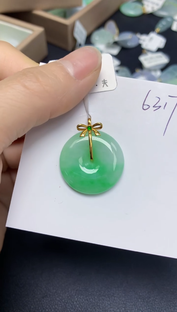 【闪购商品】翡翠挂件18K金镶嵌 天然翡翠A货