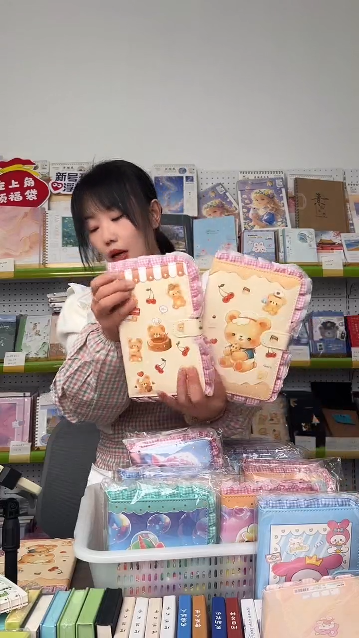 32K蕾丝pu磁扣本【奶油小熊】  两本