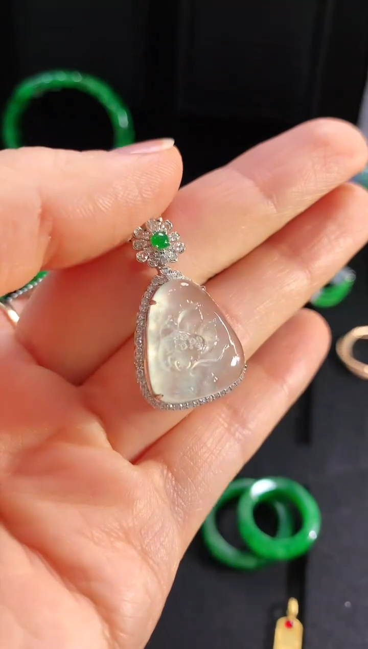 【闪购商品】翡翠吊坠(不含链)18K金镶嵌吊坠