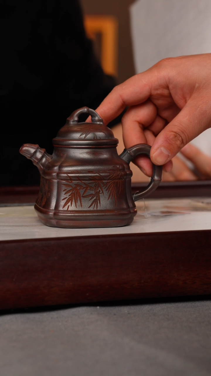 【闪购商品】紫砂茶壶铁血红砂 四方竹鼎 刻竹