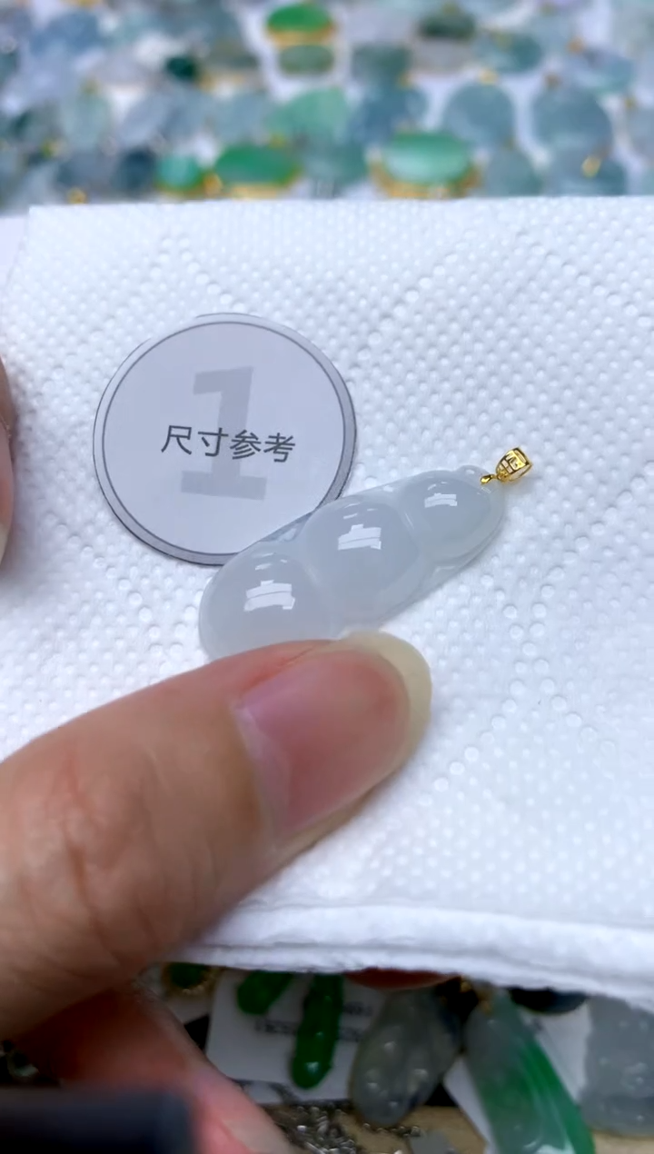 颈饰18K金镶嵌翡翠天然A货翡翠