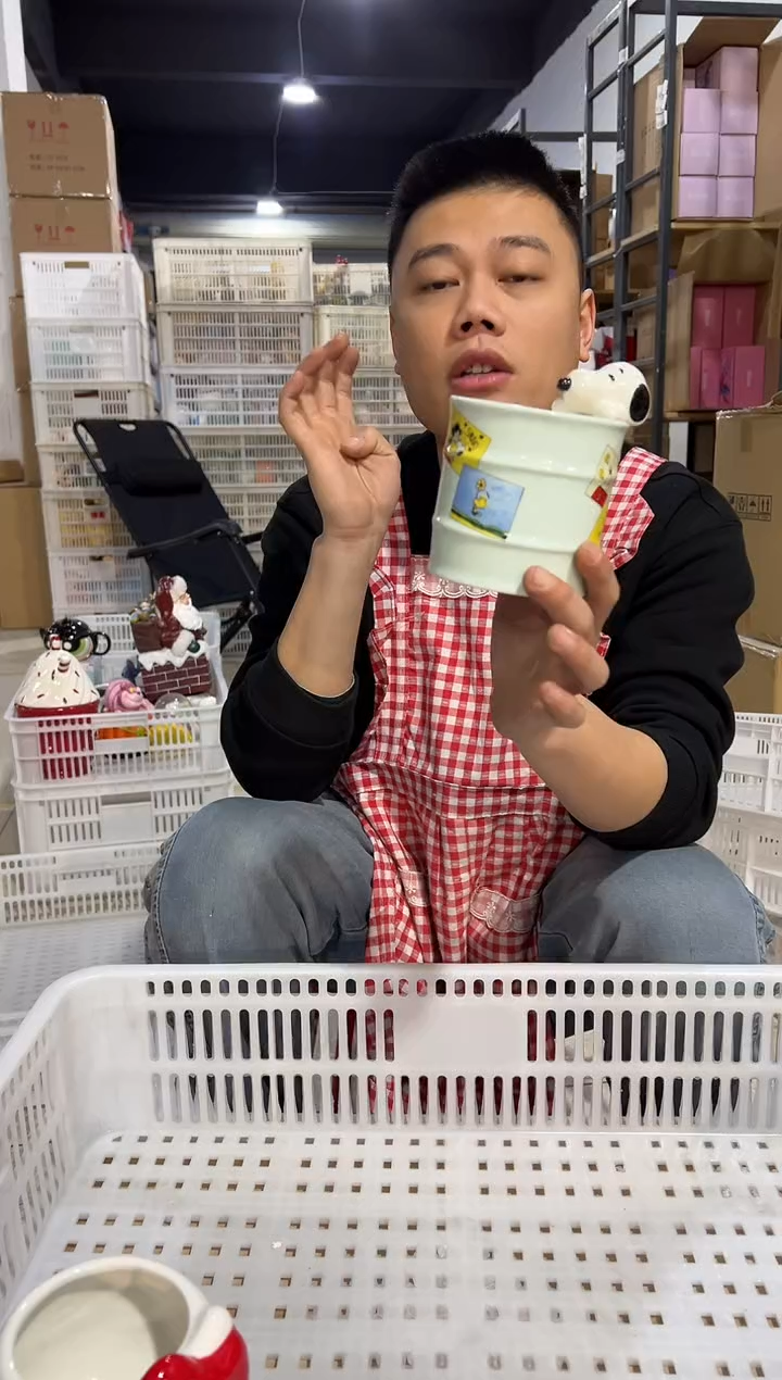 【闪购商品】杯史努比油桶笔筒