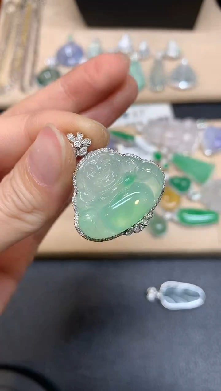 【闪购商品】翡翠颈饰18K金镶嵌佛公【无服务费】