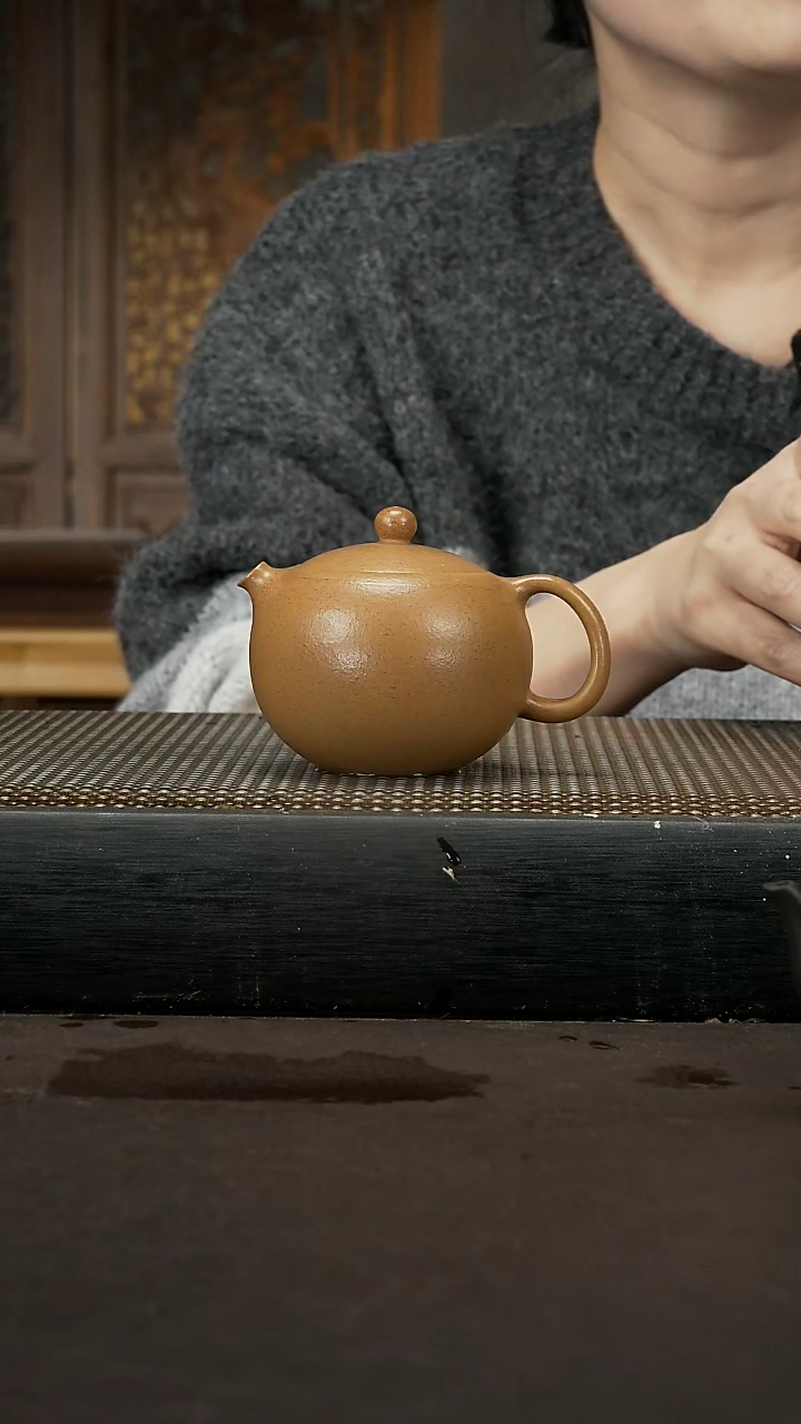 【闪购商品】紫砂茶壶黄金段泥 河豚西施 150cc 003