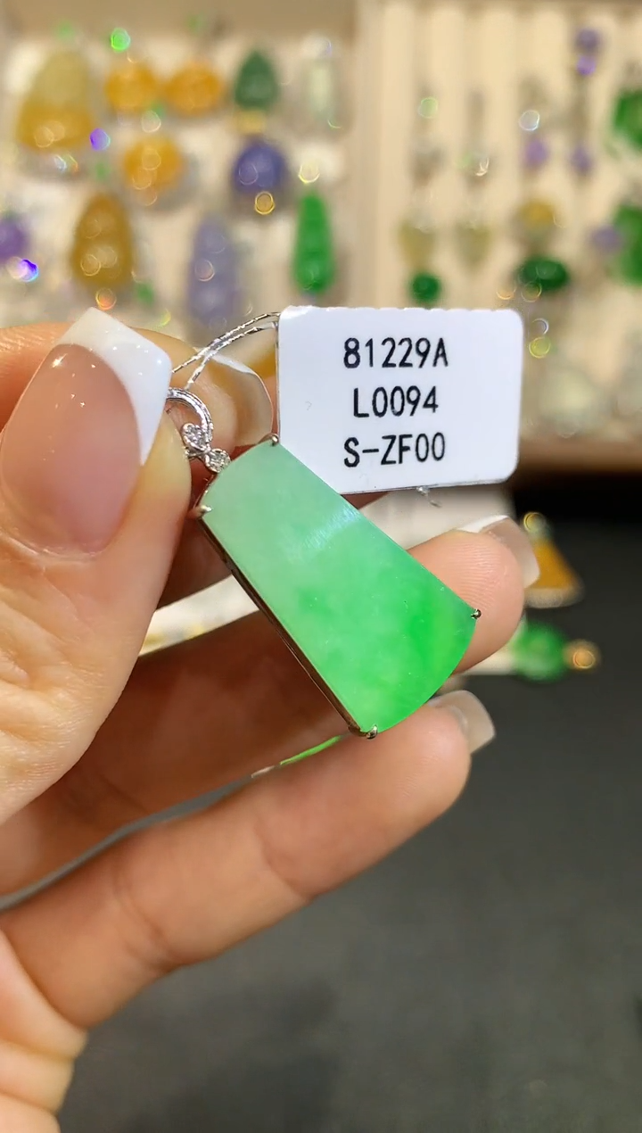 【闪购商品】翡翠吊坠(不含链)18K金镶嵌L0094