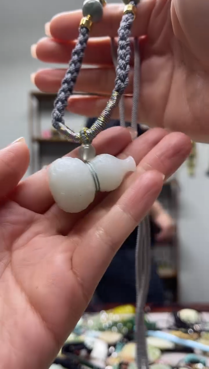 未镶嵌岫玉颈饰`