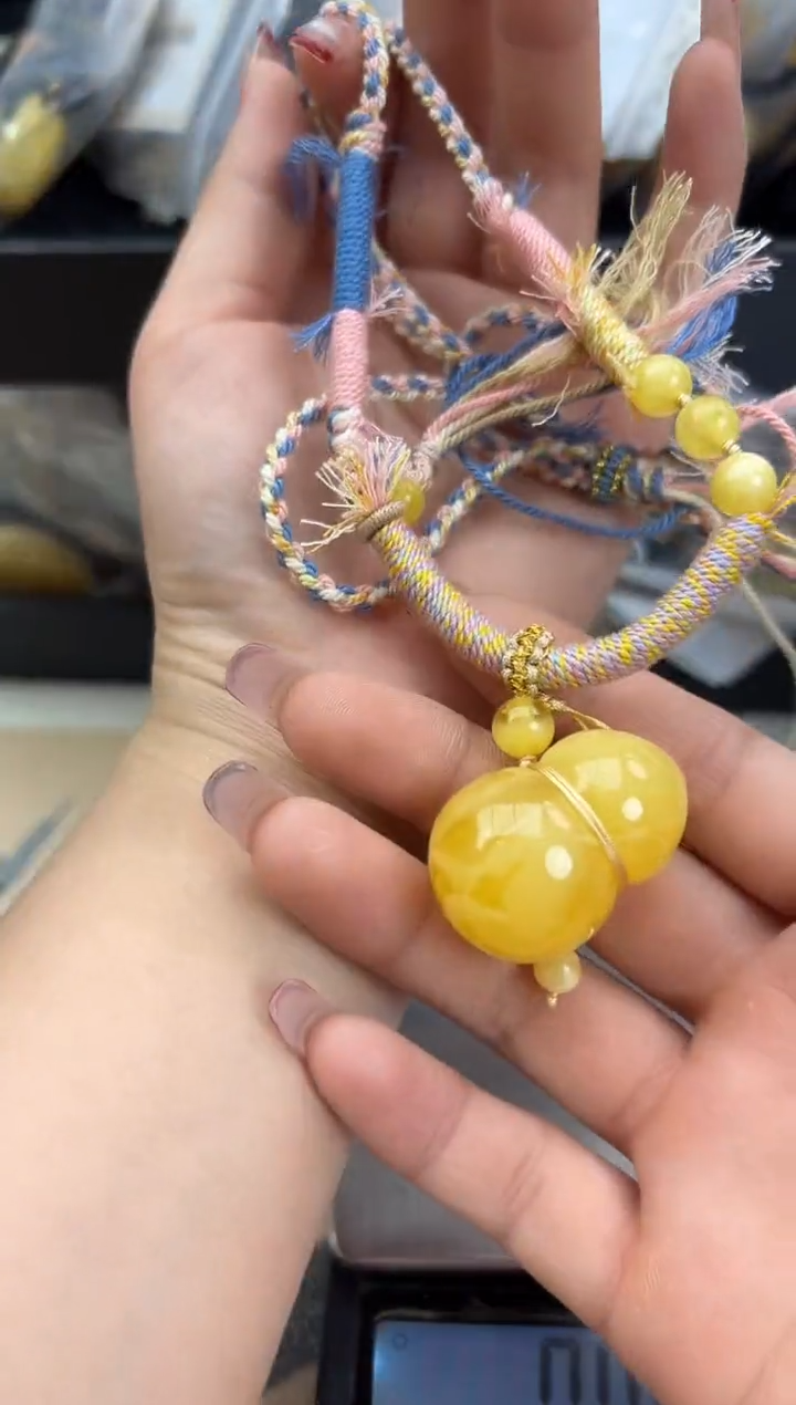 【闪购商品】琥珀裸石未镶嵌蜜蜡吊坠