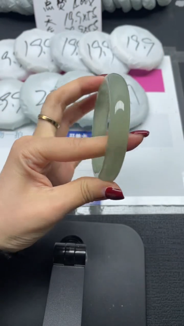 未镶嵌手镯石英质玉117-61