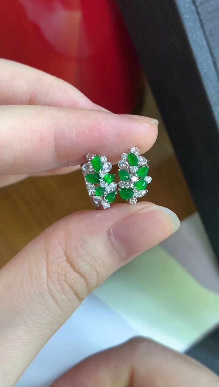 翡翠18K金镶嵌耳饰绿随形耳包