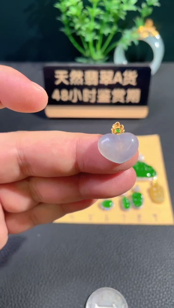 颈饰18K金镶嵌翡翠翡翠